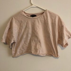 Cropped light pink tee shirt